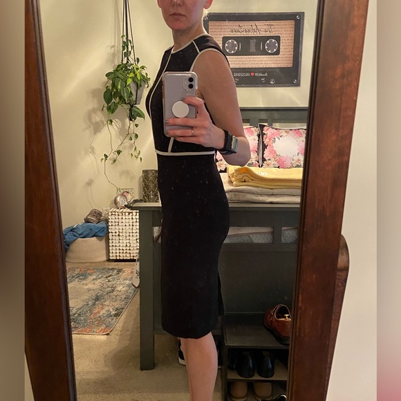 Gorgeous Calvin Klein Dress - Picture 4 of 8